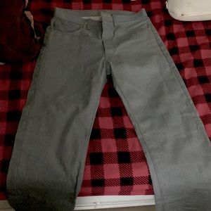I’m trying to get rid of these Levi’s 501s the size of them are W 32 L 32